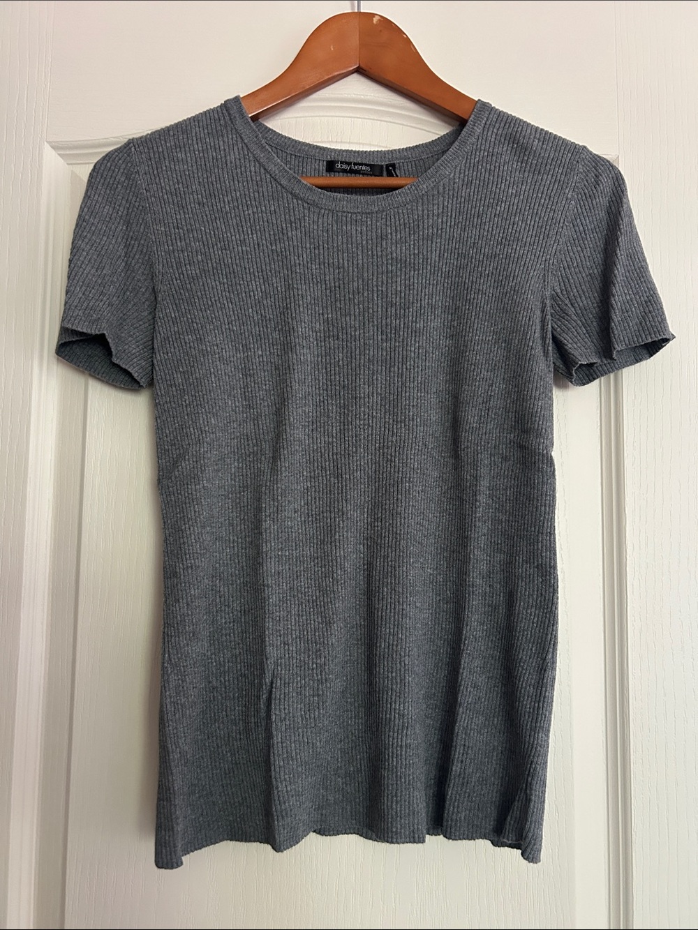 Daisy Fuentes Ribbed Short Sleeve Scoop Neck Tee in Gray